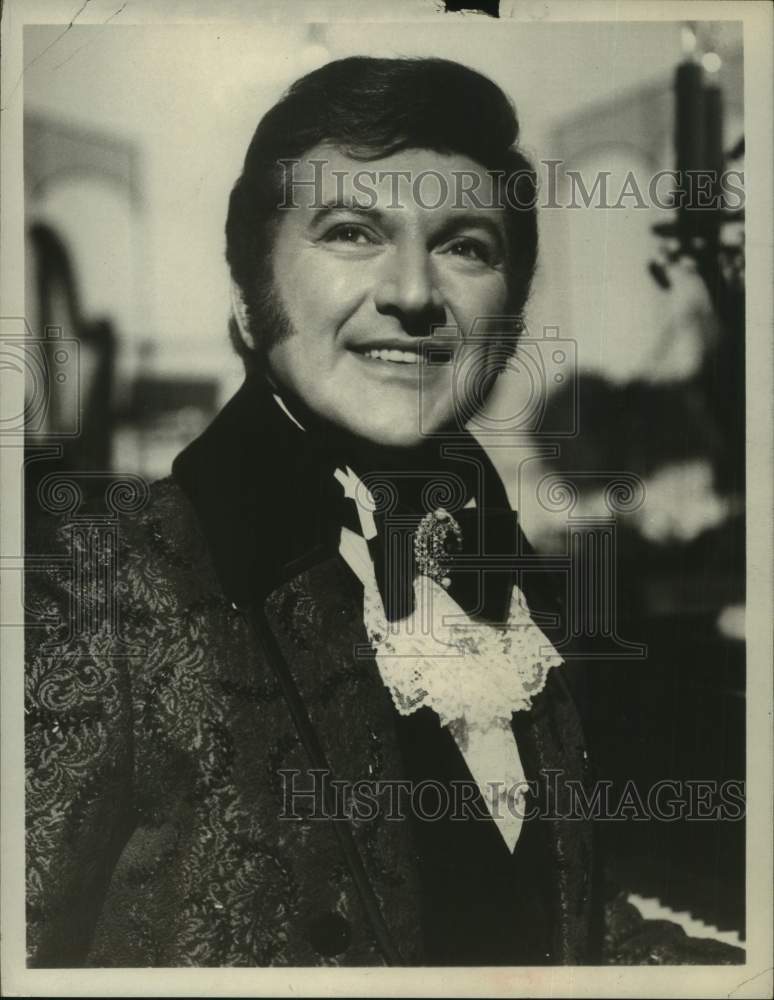 1969 Press Photo Liberace stars in &quot;The Liberace Show&quot; on CBS Television - Historic Images