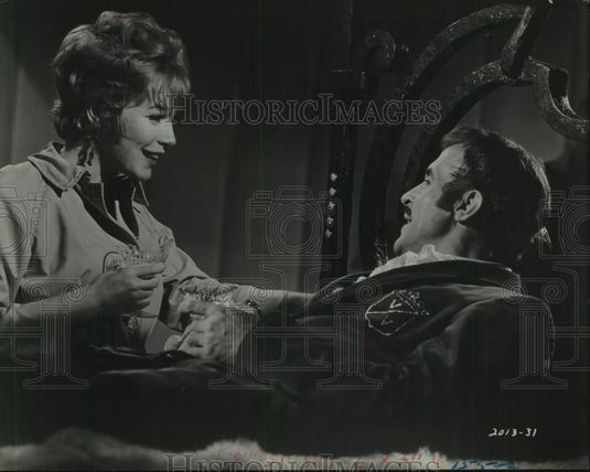 1969 Press Photo Shirley MacLaine and Ricardo Montalban star in "Sweet Charity" - Historic Images