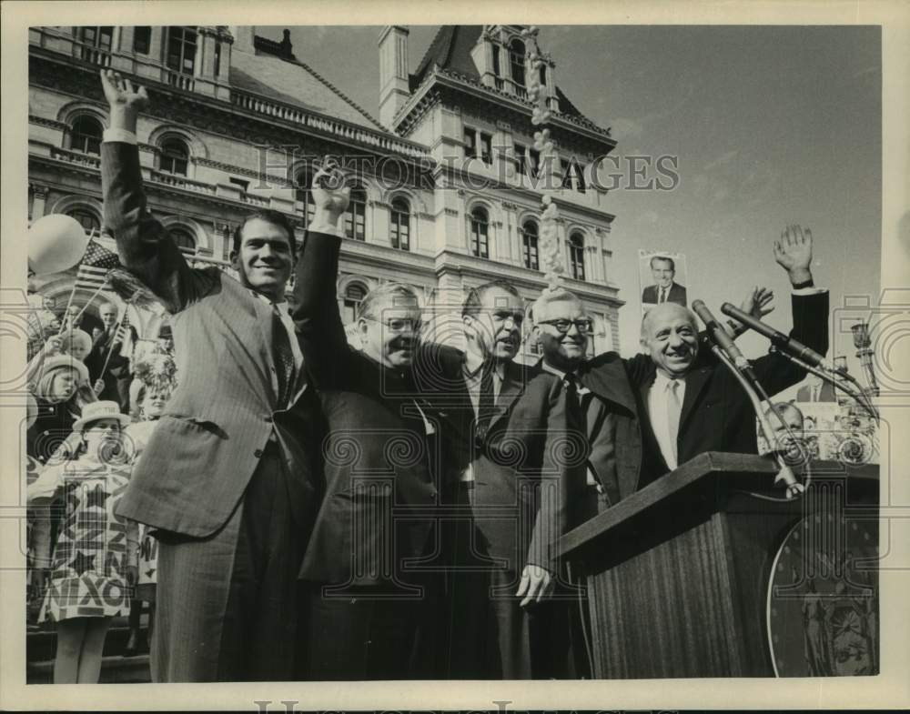 1968 Press Photo Politicians pose on podium with Richard Nixon in Albany, NY - Historic Images