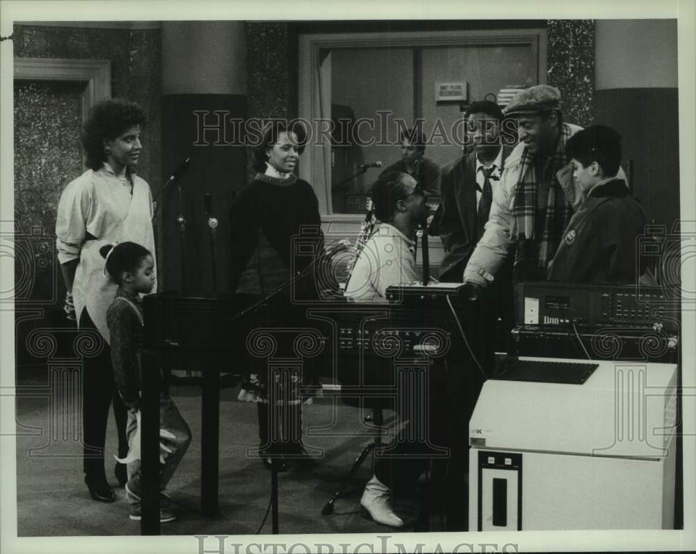 1986 Press Photo Stevie Wonder guest stars on "The Cosby Show" on NBC Television - Historic Images