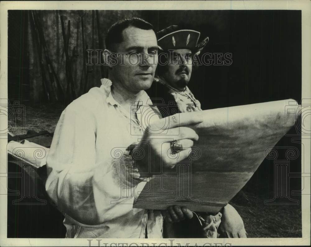 Press Photo Robert Shaw with costar in scene from "Luther" - Historic Images