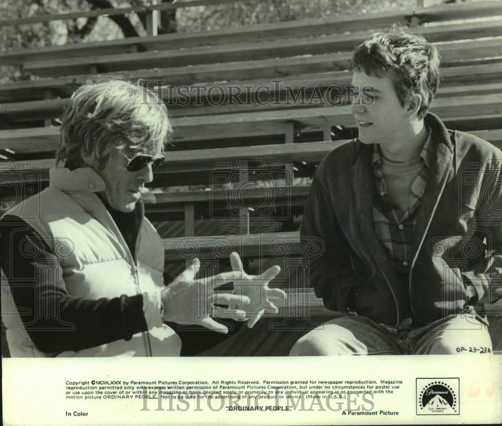 1980 Press Photo Robert Redford with Timothy Hutton on set of &quot;Ordinary People&quot; - Historic Images