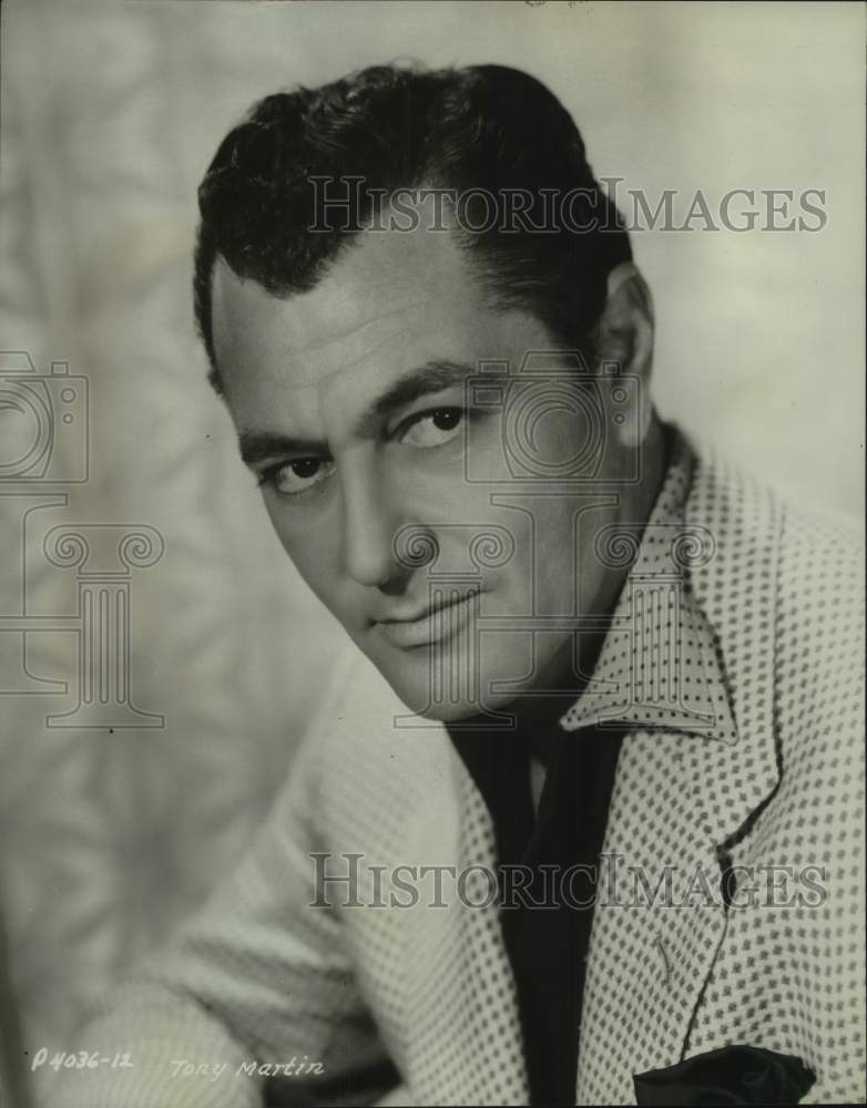 1953 Press Photo Tony Martin stars in "Here Come The Girls" - Historic Images