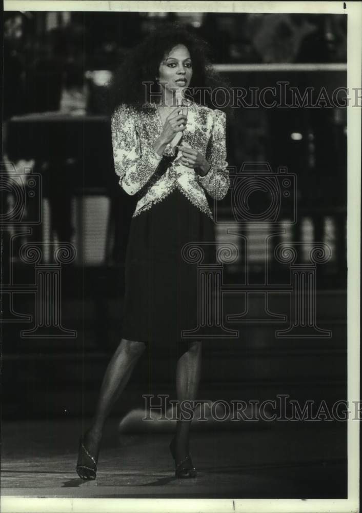 1983 Press Photo Diana Ross performs in concert on NBC Television Motown special - Historic Images