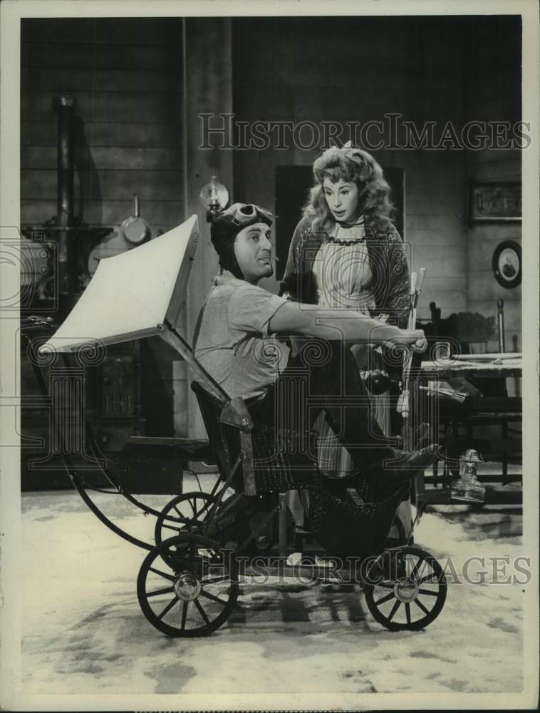 1959 Press Photo Sid Caesar &amp; Audrey Meadows in &quot;Holiday On Wheels&quot; on CBS-TV - Historic Images