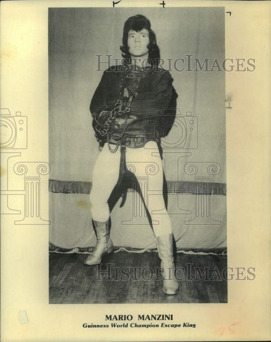 1982 Press Photo Mario Manzini, Guinness World Champion Escape King - Historic Images