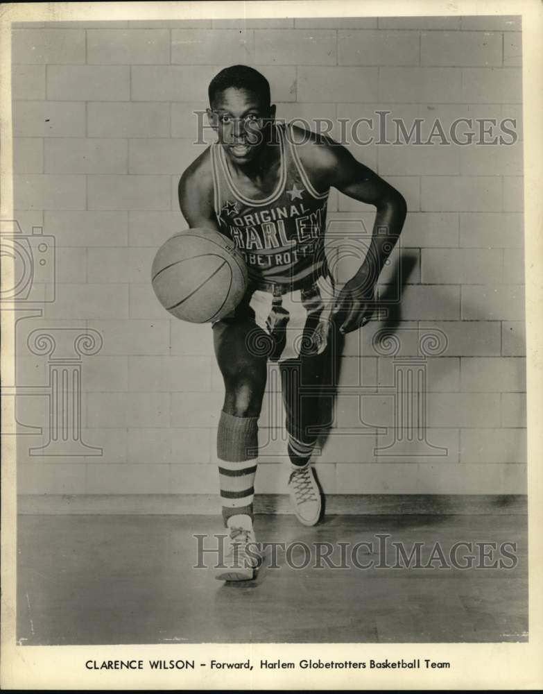 1958 Press Photo Clarence Wilson, Forward, Harlem Globetrotters basketball team - Historic Images