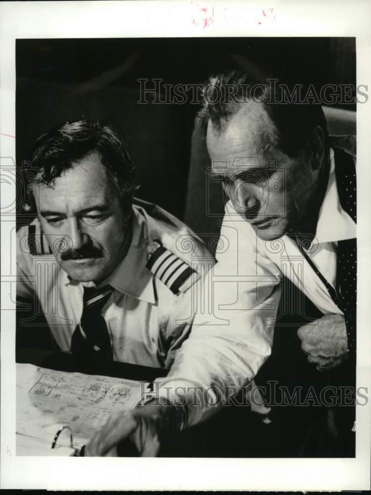 1982 Press Photo Jack Lemmon &amp; Darren McGavin in &quot;Airport &#39;77&quot; on ABC Television - Historic Images