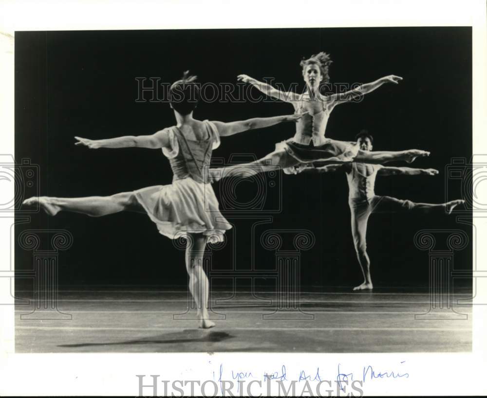 1992 Press Photo Mark Morris Dance Group at Jacob's Pillow in Massachusetts - Historic Images