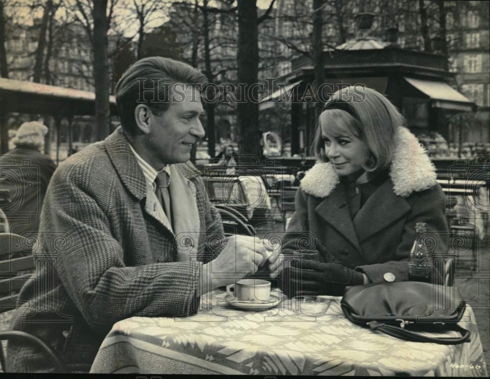 1962 Press Photo Sarah Miles and Laurence Olivier star in "Term of Trial" - Historic Images