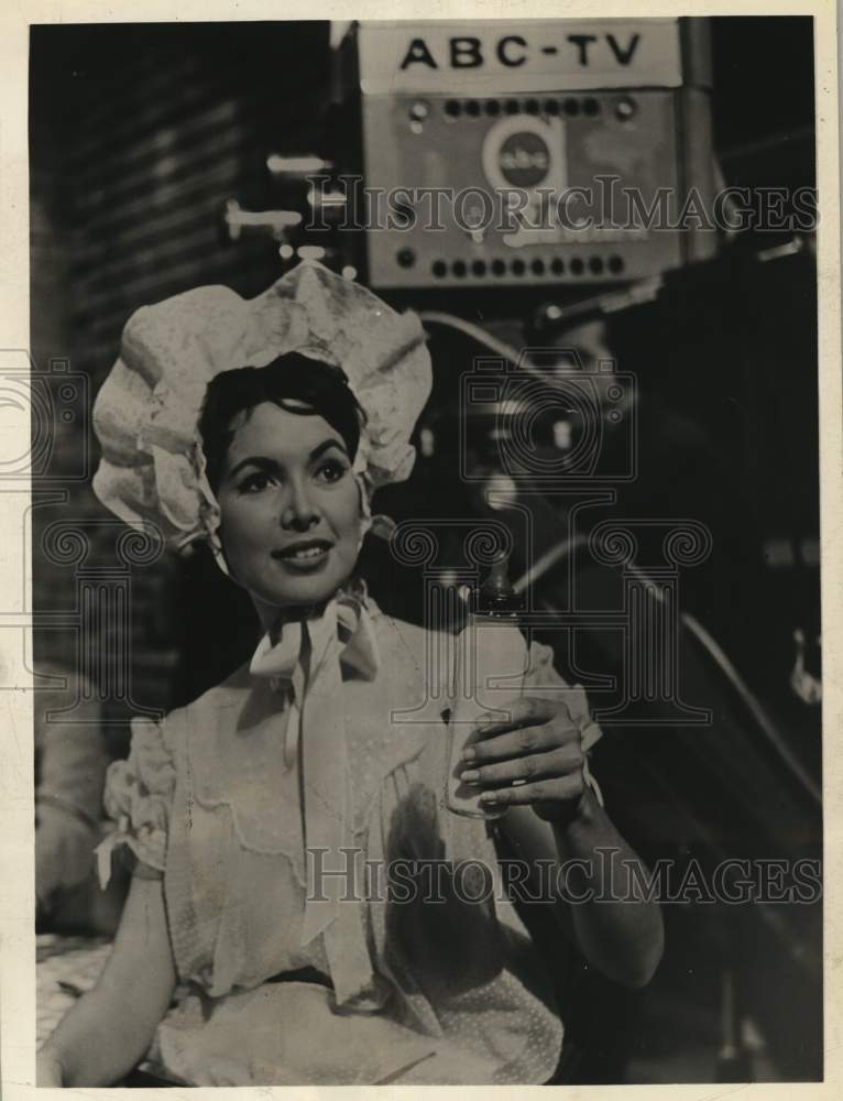 1961 Press Photo Jolene Brand in "The Ernie Kovacs Special" on ABC Television- Historic Images