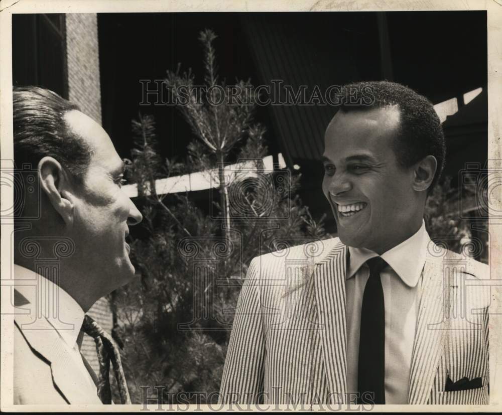 1967 Press Photo Harry Belafonte with Richard P. Leach in Saratoga, New York - Historic Images