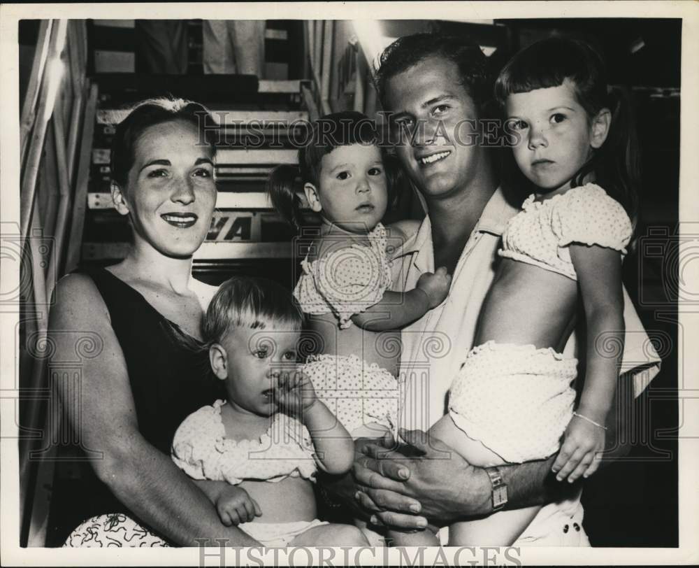 Press Photo Singer Pat Boone with his wife and daughters boarding airplane - Historic Images