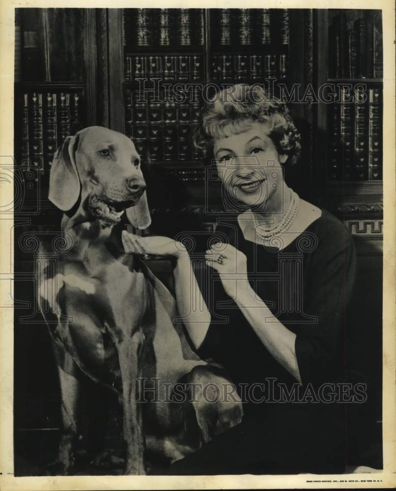 1962 Press Photo Actress &amp; author Ilka Chase with her dog - Historic Images