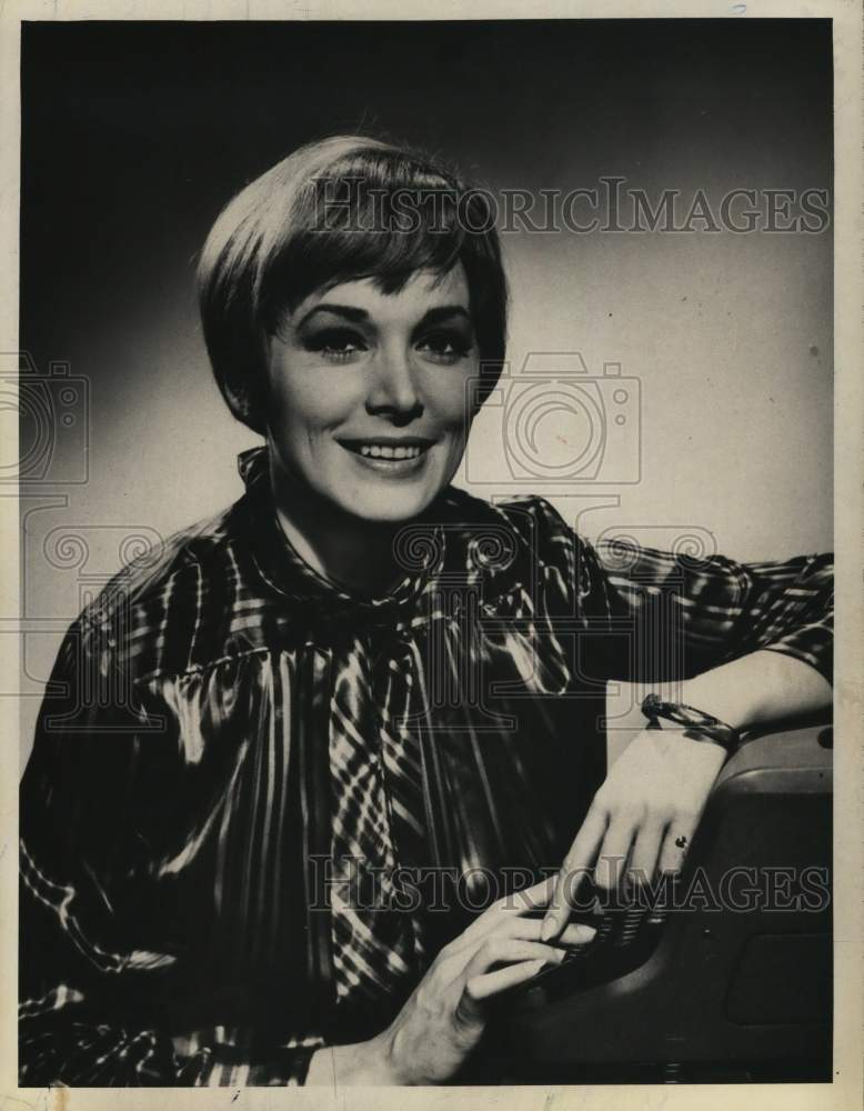 1967 Press Photo Actress Leigh Chapman - Historic Images