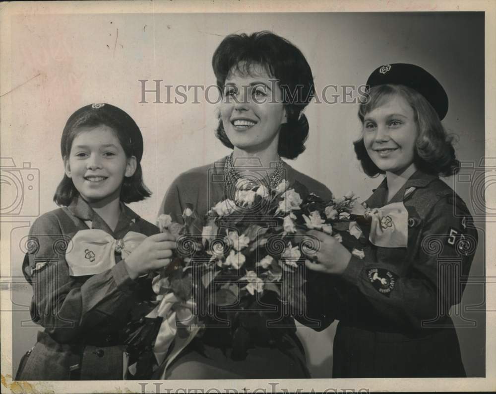 1961 Press Photo Laurie Livingstone, Bess Myerson, Ann Marie Scelsi, Rose Parade - Historic Images