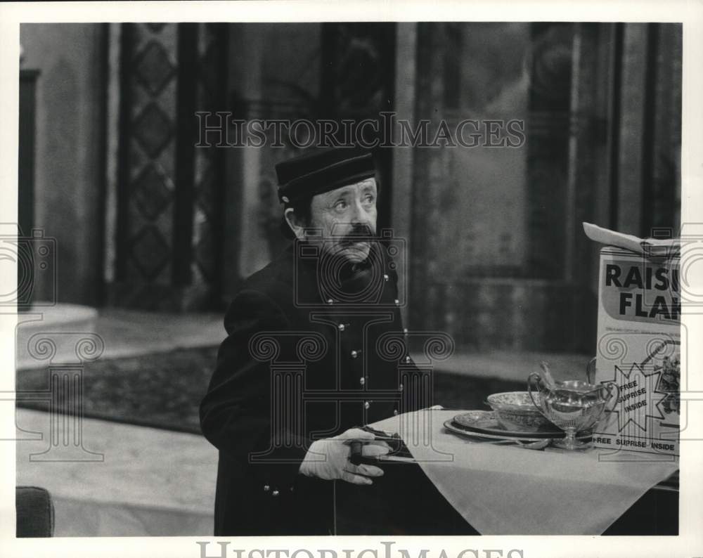 1982 Press Photo Jerry Maren in "No Soap, Radio" on ABC - tux07143- Historic Images