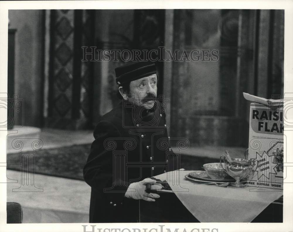 1982 Press Photo Jerry Maren in "No Soap, Radio" on ABC - tux07143- Historic Images