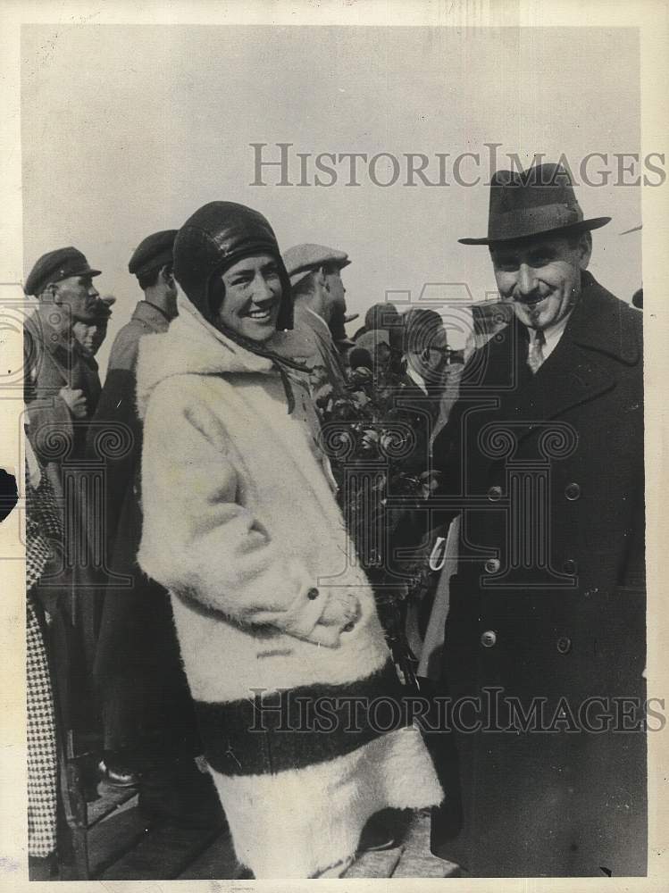 1933 Press Photo Mrs. Charles A. Lindbergh Traveling Through Leningrad, Russia- Historic Images