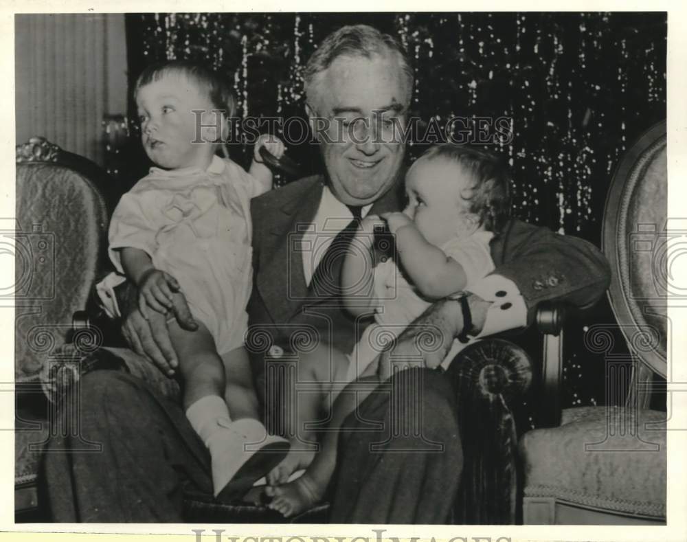 1939 Press Photo Franklin D. Roosevelt and Grandchildren at the White House - Historic Images