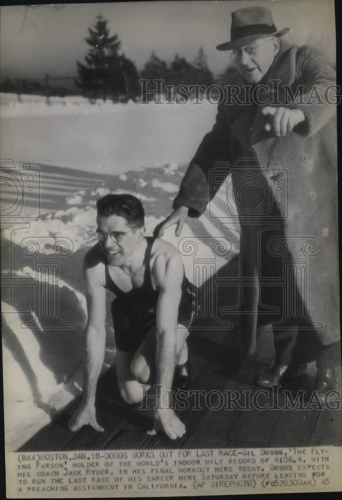 1945 Press Photo Gil Dodds with Jack Ryder in Boston, Massachusetts- Historic Images