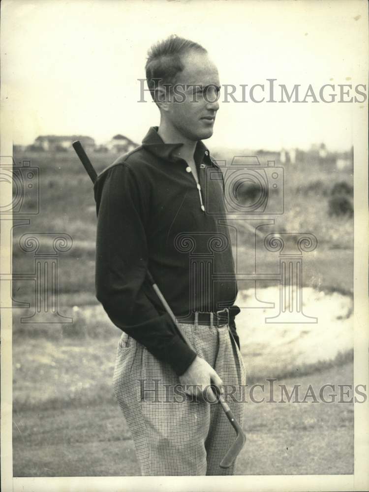 1936 Press Photo George Dunlap Jr. poses on golf course - tux09365 - Historic Images