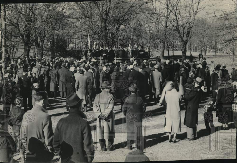 1937 Press Photo Armistice Day ceremony, Peace Memorial Grove, New York- Historic Images