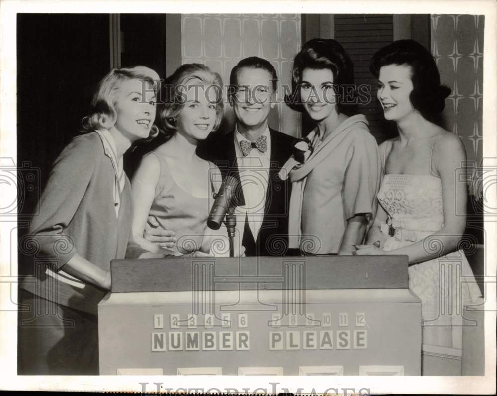 1961 Press Photo Bud Collyer and Co-Hosts on Television's "Number Please" - Historic Images
