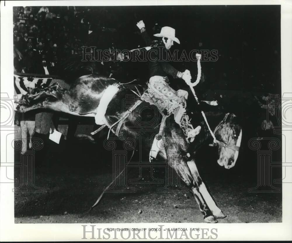 1974 Press Photo Cowboy on Bronco at Saratoga Fair Championship Rodeo- Historic Images