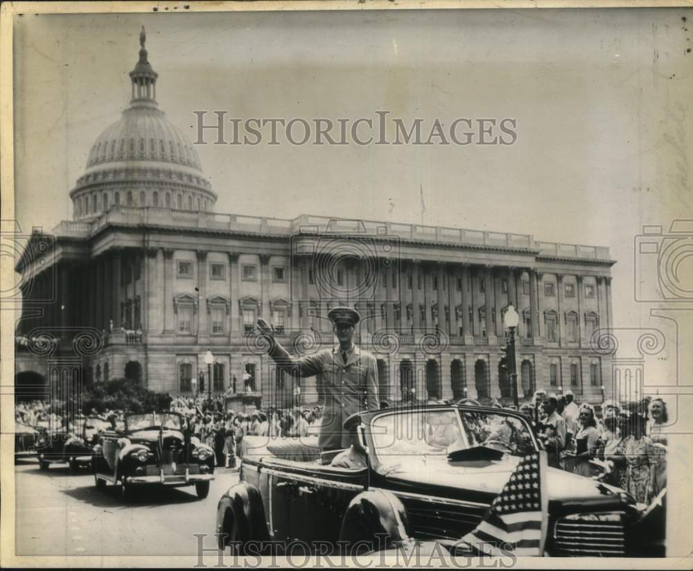 Press Photo General Jonathan Wainwright at Parade Near Washington Capitol- Historic Images